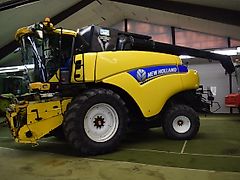 New Holland CR 9090 Elevation