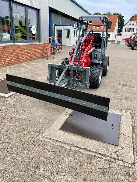 Bressel und Lade Gummischiebeschild 2400mm hydraulisch schwenkbar EURO Aufnahme