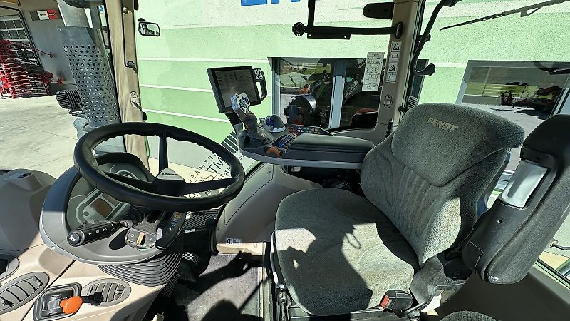 Fendt 718 Vario S4 Profi-Plus