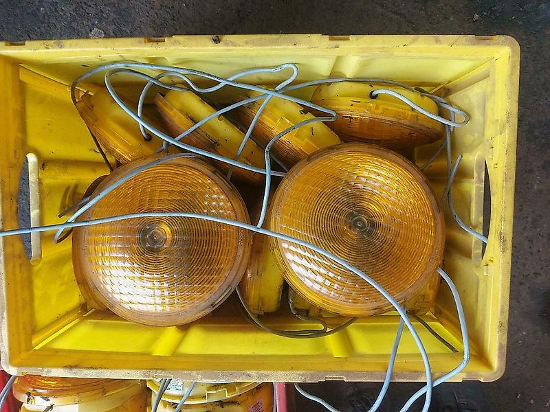 Nissen LED Vorwarner Leuchte Zyklop 220 Absperrtafel Vorwarntafel