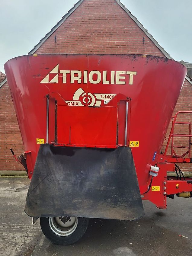 Trioliet Solomix 1 1400ZK Futtermischwagen gezogen, Einschnecken