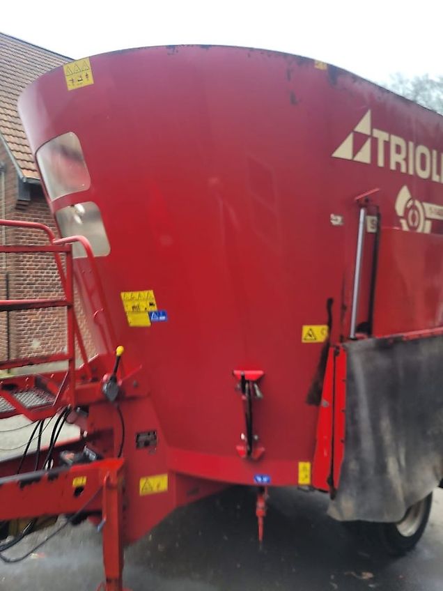 Trioliet Solomix 1 1400ZK Futtermischwagen gezogen, Einschnecken