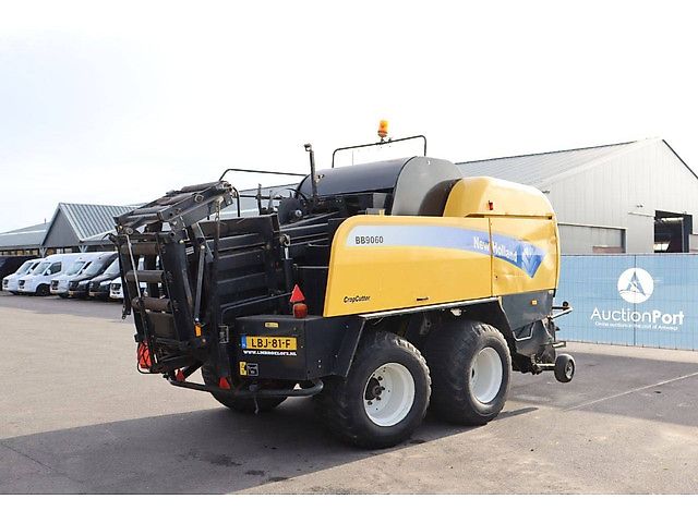 New Holland BB9060