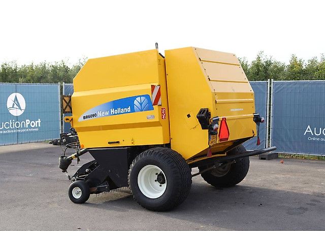 New Holland BR6090