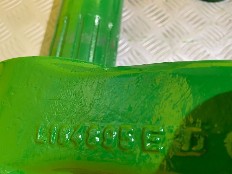 John Deere Lift arms and rockshaft (used) - John Deere 6M, 6R, 7430, 7530 серия