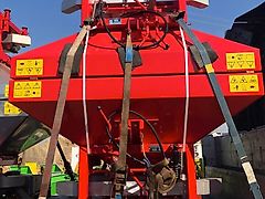 Altro fertilizer spreader RN-800