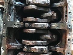 John Deere 4045 - Wał Korbowy (Części zamienne)