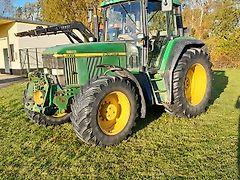 John Deere 6910