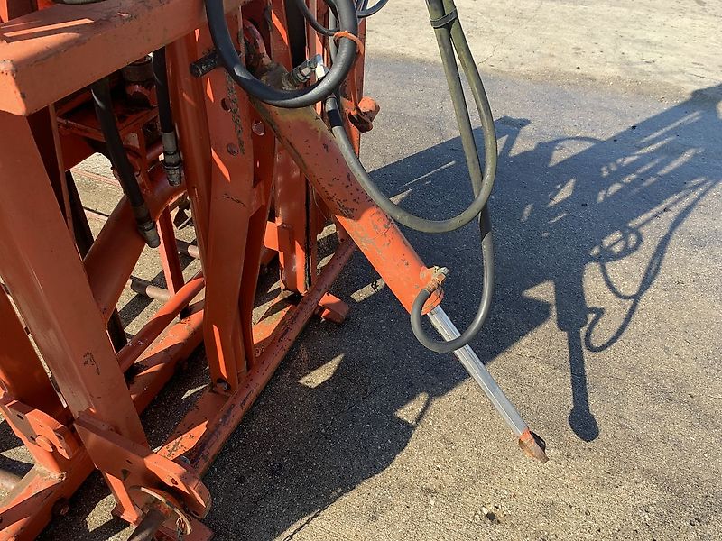 Kuhn B 1201 E