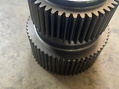 John Deere HUB FOR GEARBOX (used) - John Deere 6010, 6020, 6030, 7010, 7030, 6M, 6R