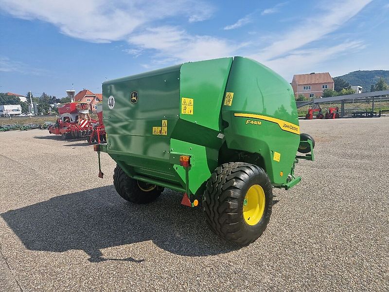 John Deere F441M