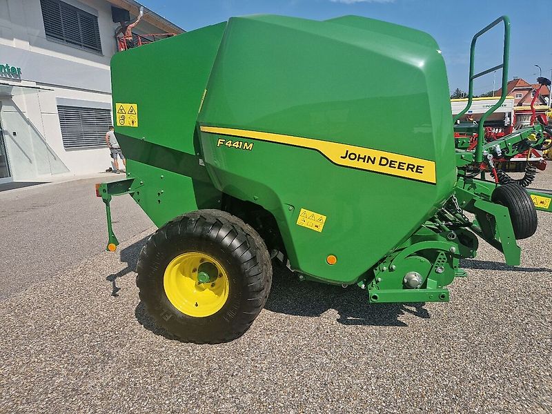 John Deere F441M