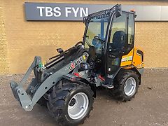 Giant G2700E