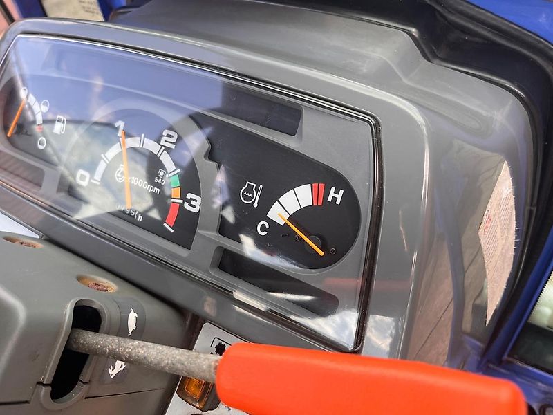 Iseki Iseki TM 3215 AHLK Kommunaltraktor Schlepper Winterdienst Traktor