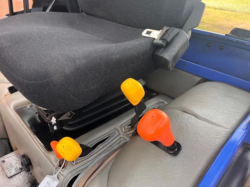 Iseki Iseki TM 3215 AHLK Kommunaltraktor Schlepper Winterdienst Traktor