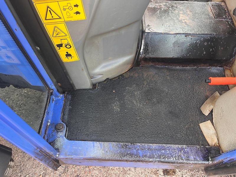 Iseki Iseki TM 3215 AHLK Kommunaltraktor Schlepper Winterdienst Traktor