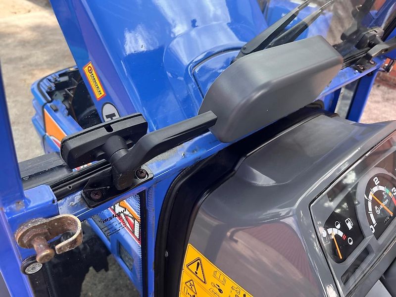 Iseki Iseki TM 3215 AHLK Kommunaltraktor Schlepper Winterdienst Traktor