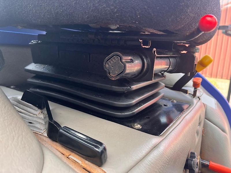 Iseki Iseki TM 3215 AHLK Kommunaltraktor Schlepper Winterdienst Traktor