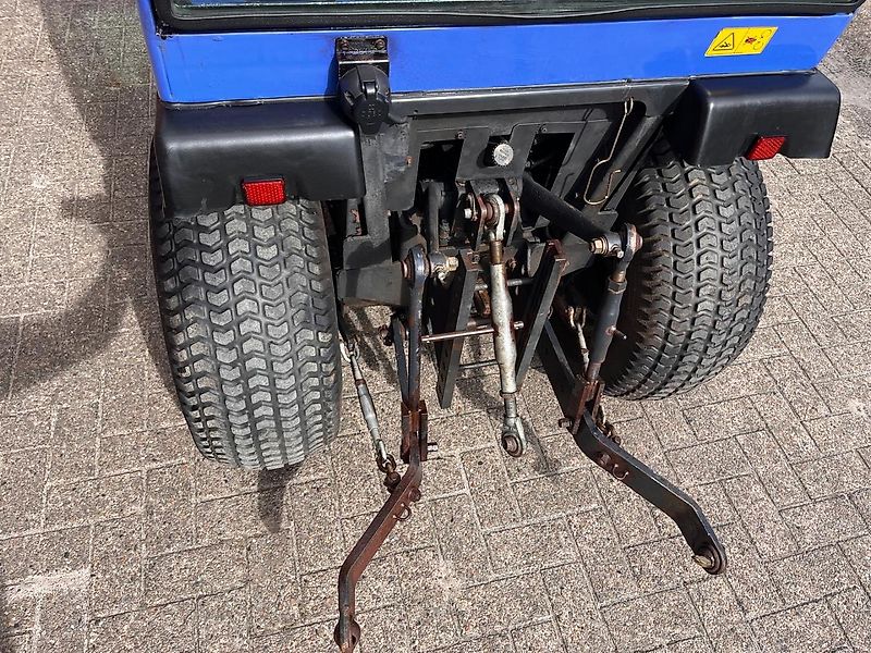 Iseki Iseki TM 3215 AHLK Kommunaltraktor Schlepper Winterdienst Traktor