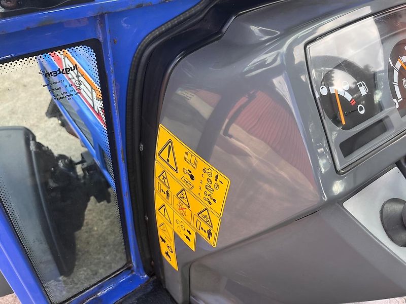 Iseki Iseki TM 3215 AHLK Kommunaltraktor Schlepper Winterdienst Traktor