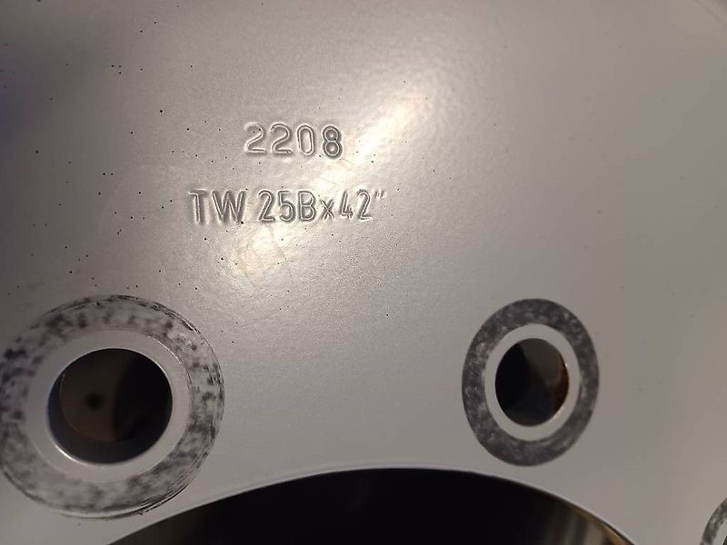 Trelleborg VF 710/60R42 renkaat vanteineen