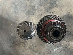 John Deere COMPLETE DIFFERENTIAL WITH PINION AND CROWN FOR FRONT AXLE (USED) - JOHN DEERE 6000