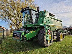 John Deere S690