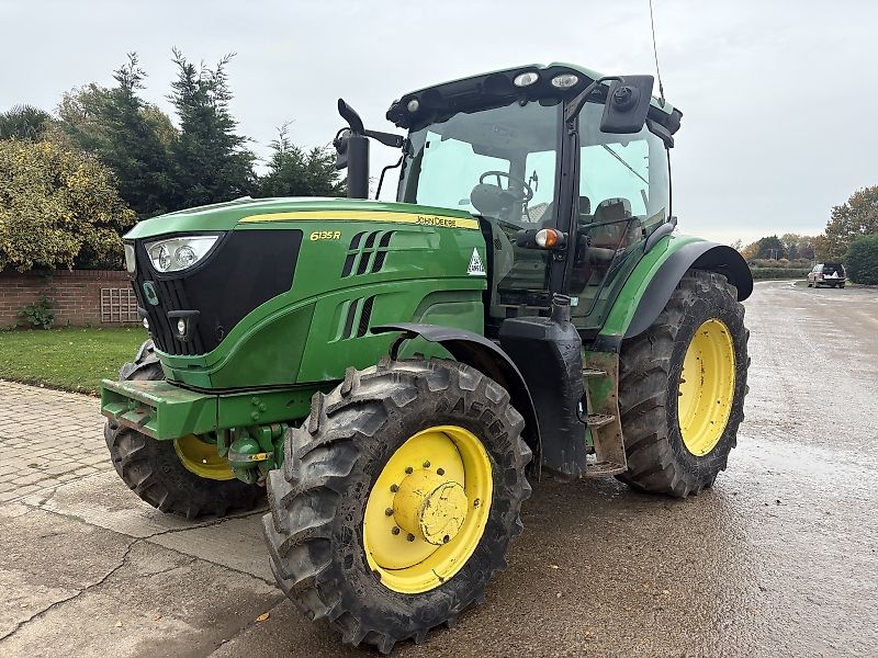 John Deere 6135R