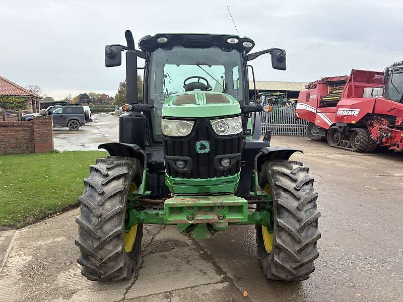 John Deere 6135R