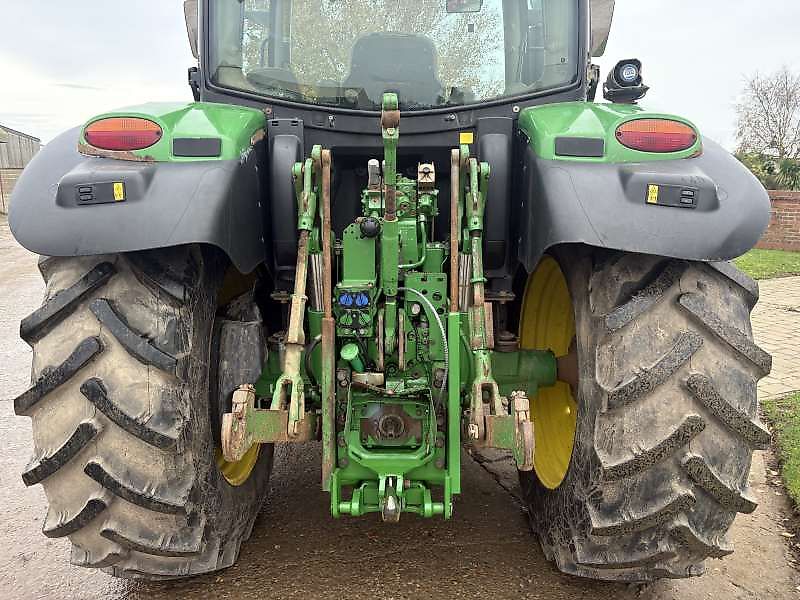 John Deere 6135R