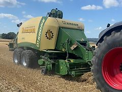 Krone BigPack 1270 XC mit PreChop VorbauHäcksler