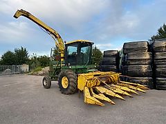 John Deere 5820