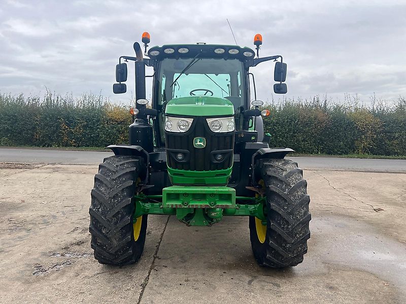 John Deere 6135R