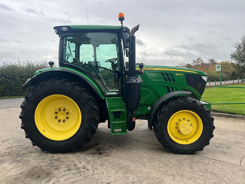 John Deere 6135R