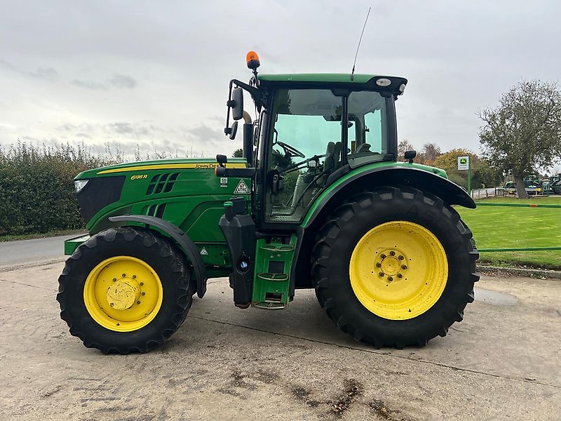 John Deere 6135R