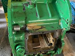 John Deere Range Box Housing (used) - John Deere 6000 serie