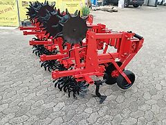Carre CARRE roller cultivator 4 rows with crop protection discs System Kotte with hoe share for loosening the soil structure or breaking up cloggingRollkultivator 4 Reihig mit Kulturschutzscheiben System Kotte mit Hackschar zur Auflockerung der Bodenstruktur bz