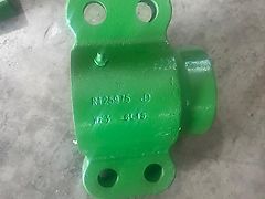John Deere SUPPORT FOR FRONT AXLE 1300 (used) - John Deere 7R, 7010, 7020, 7030, 8010, 8020, 8030, 8000