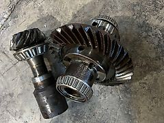 John Deere CROWN WHEEL AND PINION SET (used) - John Deere 6010, 6910, 6910S
