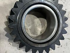 John Deere GEAR FOR RANGE BOX TRANSMITION Z25 (used) - John Deere 6020, 7030, 7R, 6M, 6R, 7020, 6030