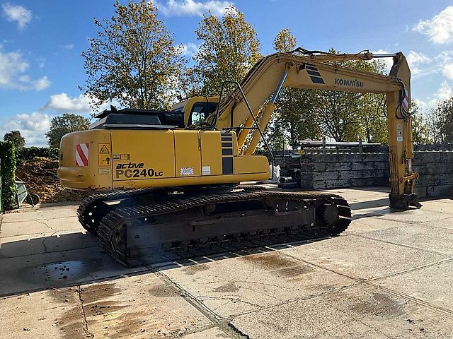 Komatsu Active PC240LC