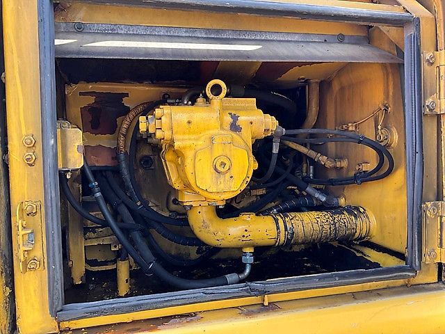 Komatsu Active PC240LC