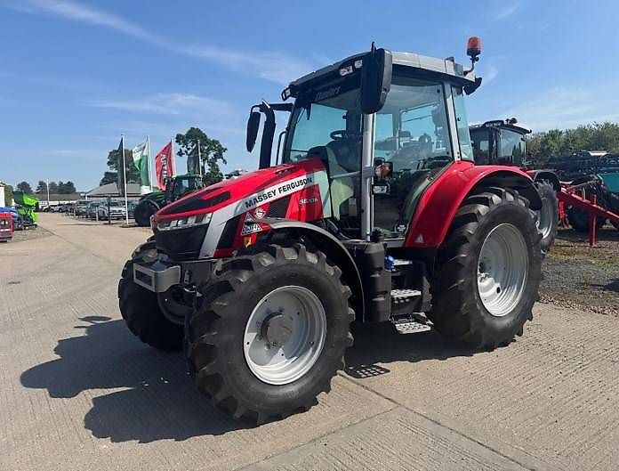 Massey Ferguson 5S.135