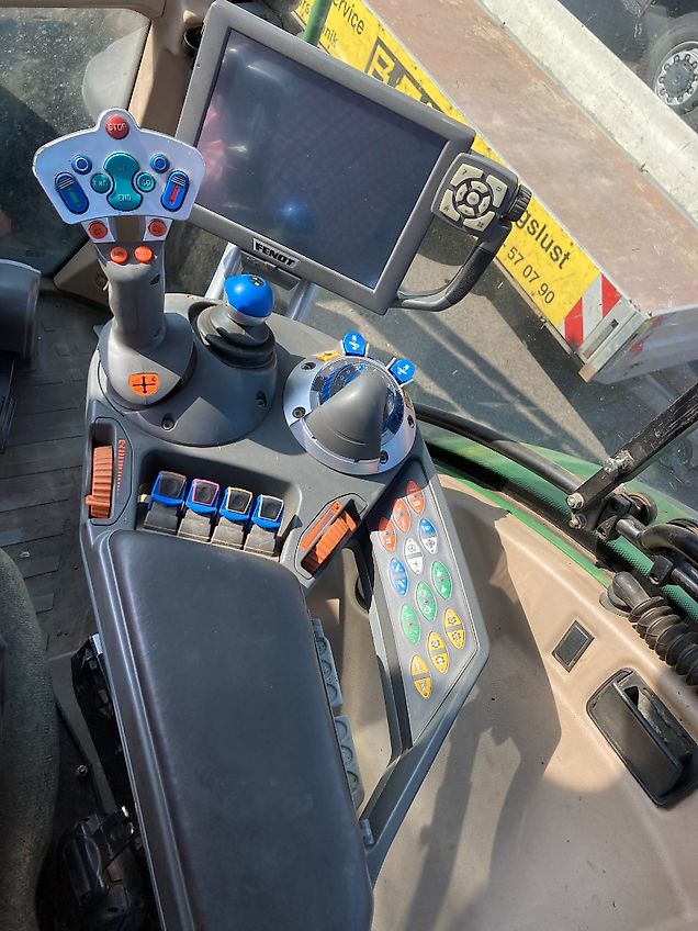 Fendt 724 Vario TMS Profi Plus mit Frontlader