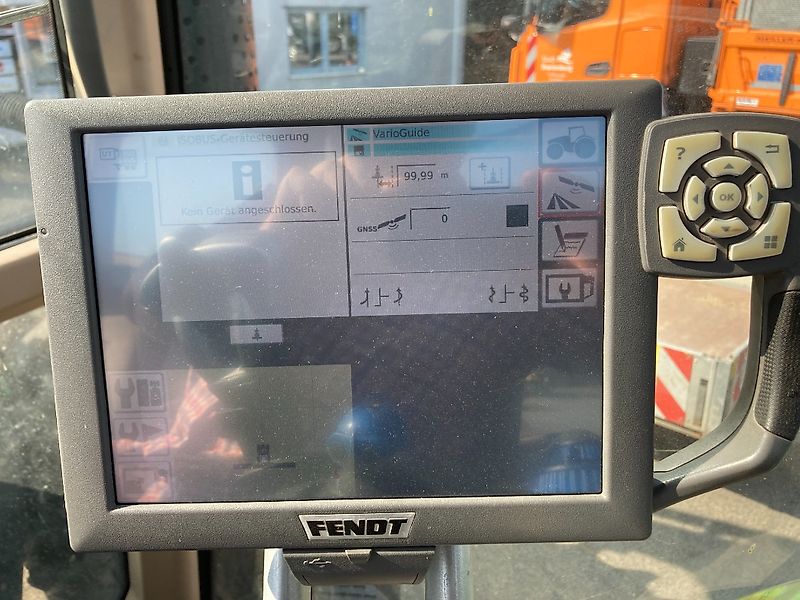 Fendt 724 Vario TMS Profi Plus mit Frontlader