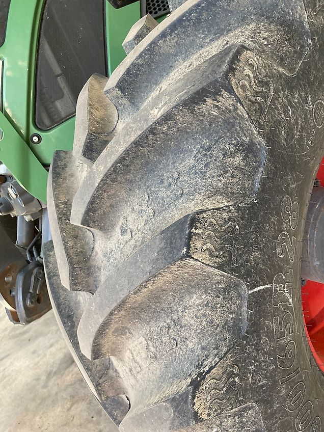 Fendt 724 Vario TMS Profi Plus mit Frontlader