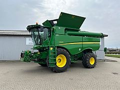 John Deere S685I
