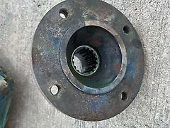 John Deere Flange for front axle (used) - John Deere 6010, 6020, 6030, 6M, 6RC, 6R