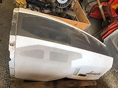 Lamborghini Motorhaube, leicht beschädigt