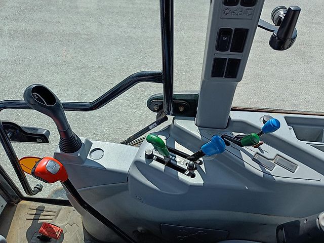 New Holland Boomer 40